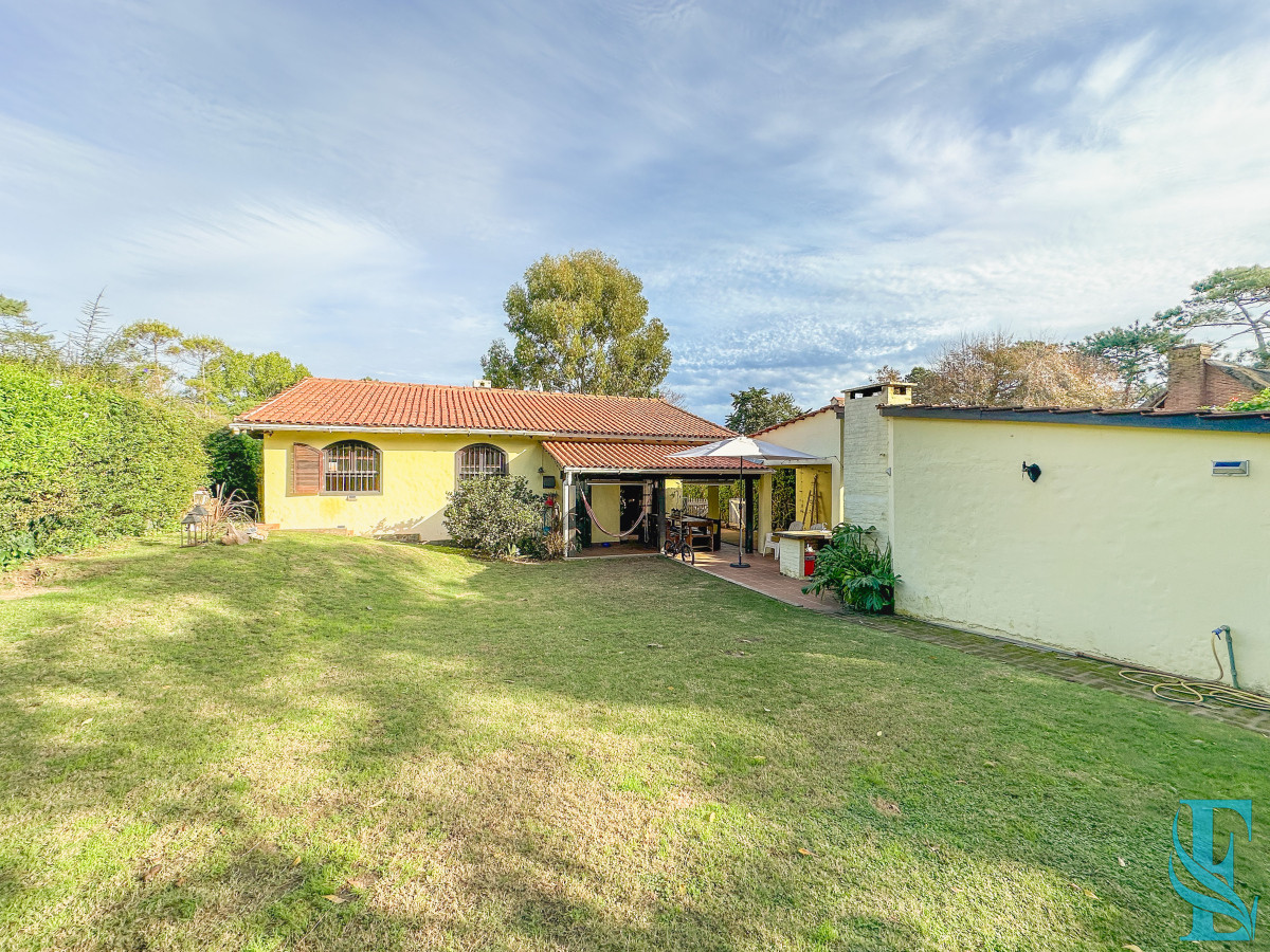 Casa ID.683 - Casa en Pinares, 3 dormitorios más dependencia
