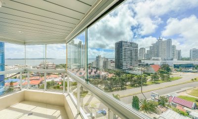 Venta apartamento de 3 dormitorios más dependencia con parrillero