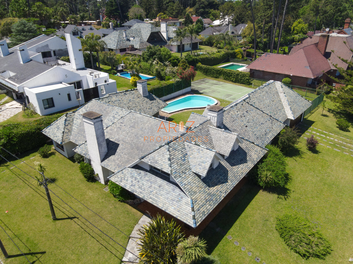 Casa ID.2168 - Casa en Mansa, 3 dormitorios y servicio