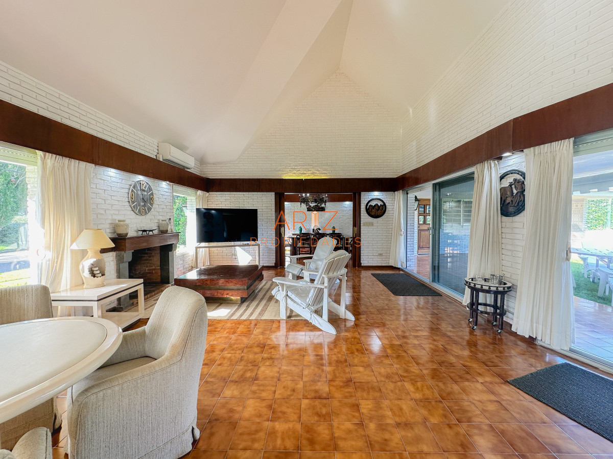 Casa ID.2168 - Casa en Mansa, 3 dormitorios y servicio