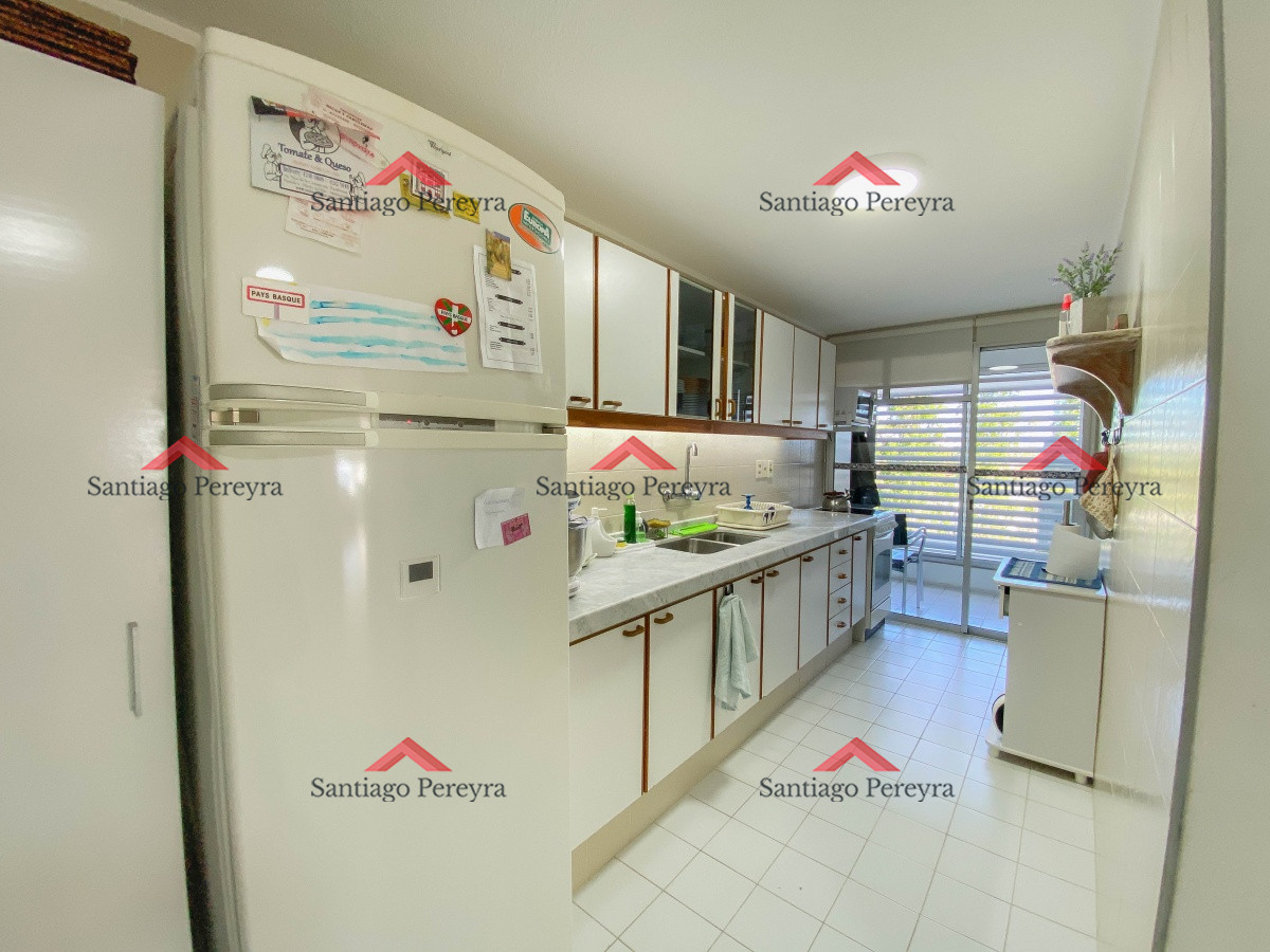 Apartamento ID.17099 - Oportunidad, Mansa, apartamento en primera linea de 3 dormitorios mas dependencia
