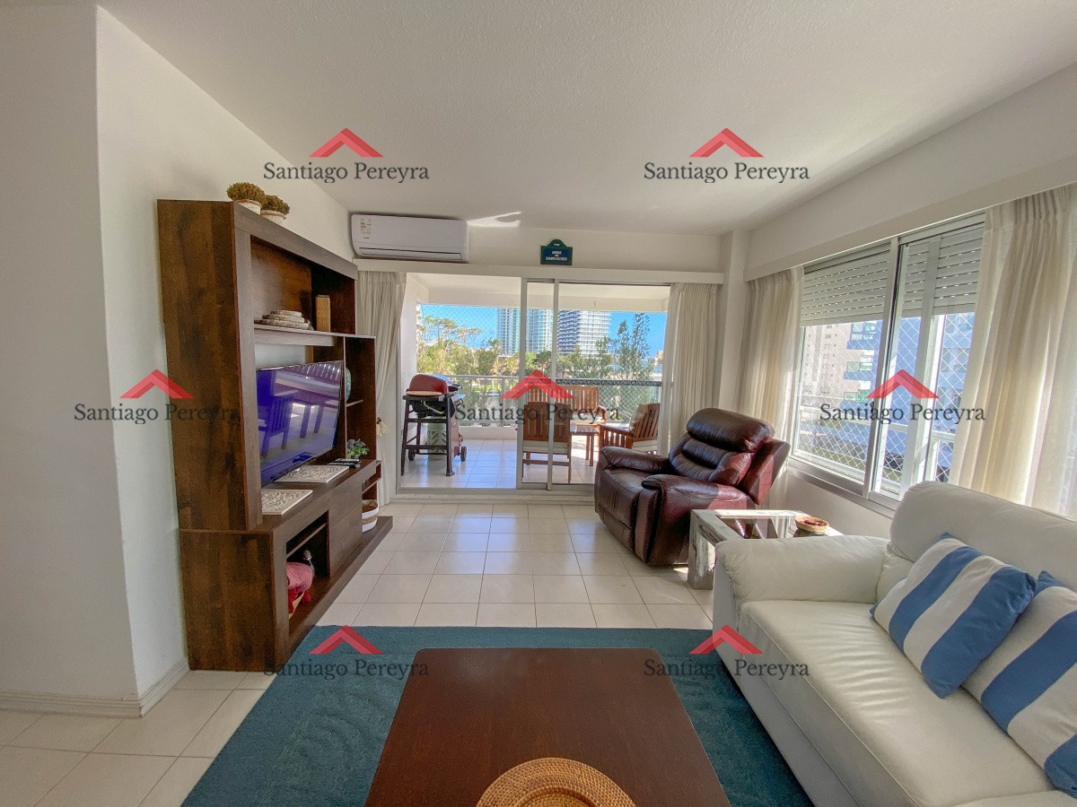 Apartamento ID.17099 - Oportunidad, Mansa, apartamento en primera linea de 3 dormitorios mas dependencia