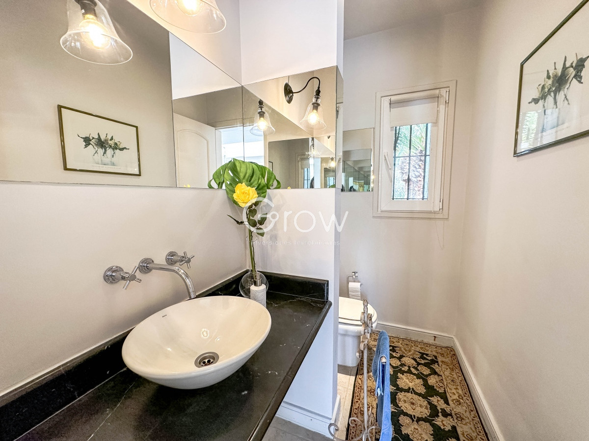 Casa ID.1744 - Residencia en Rincón del Indio, 5 dormitorios más dependencia
