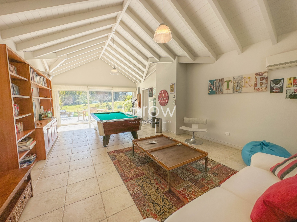 Casa ID.1744 - Residencia en Rincón del Indio, 5 dormitorios más dependencia