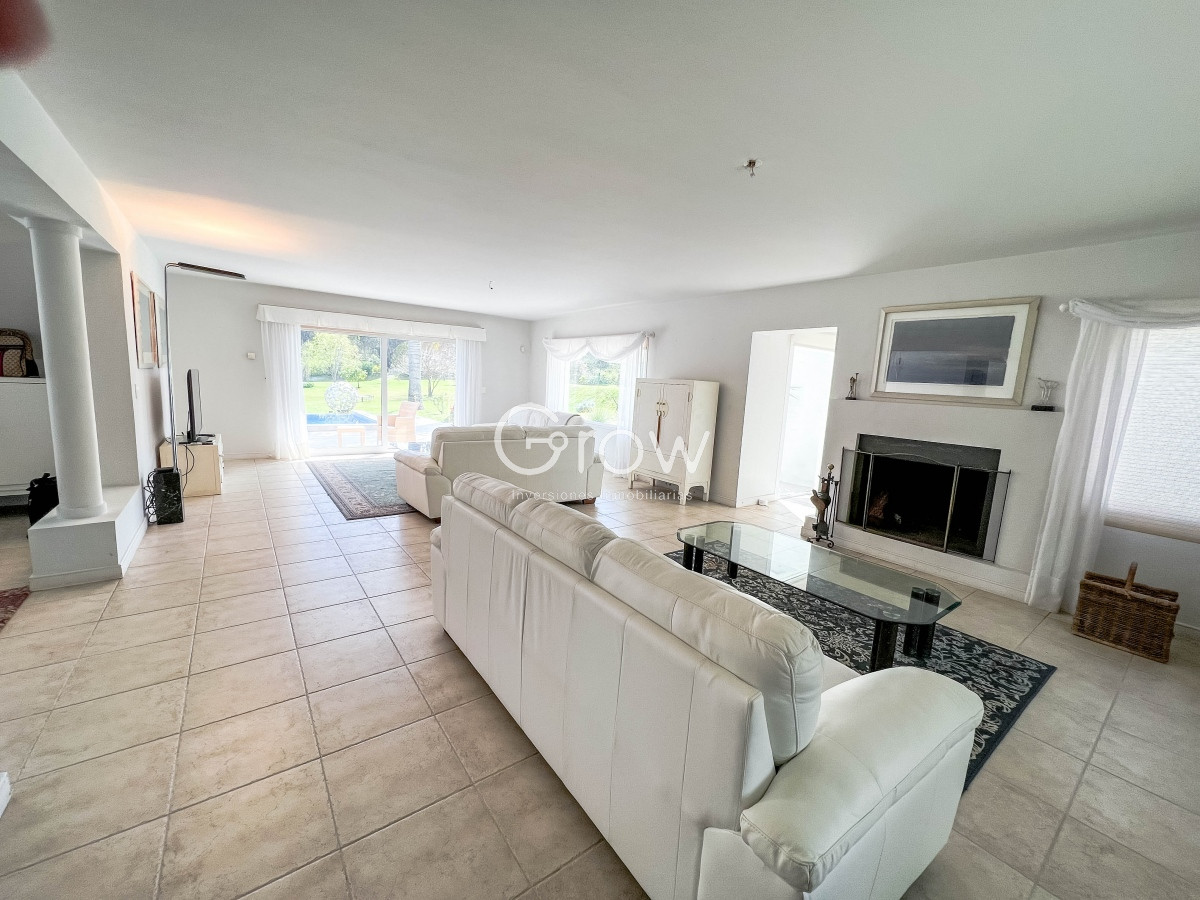 Casa ID.1744 - Residencia en Rincón del Indio, 5 dormitorios más dependencia