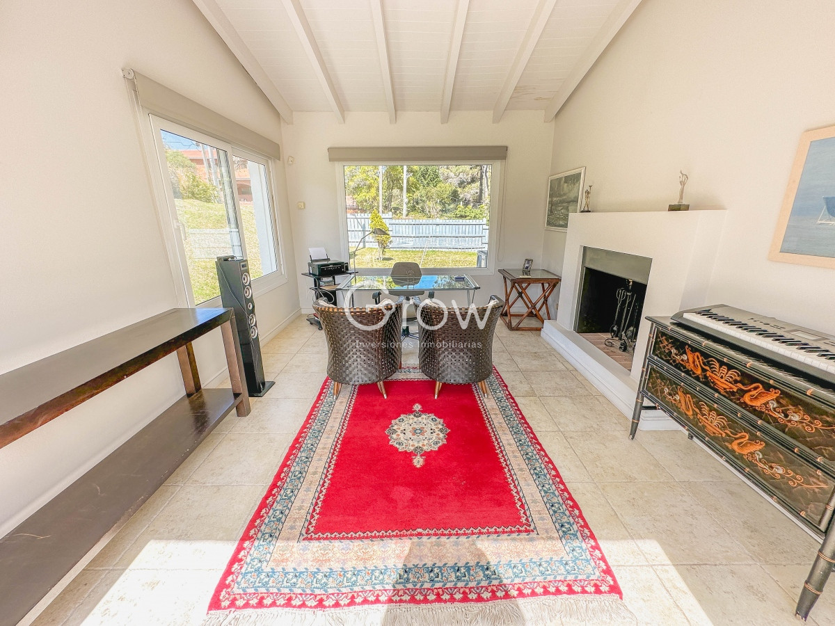 Casa ID.1744 - Residencia en Rincón del Indio, 5 dormitorios más dependencia