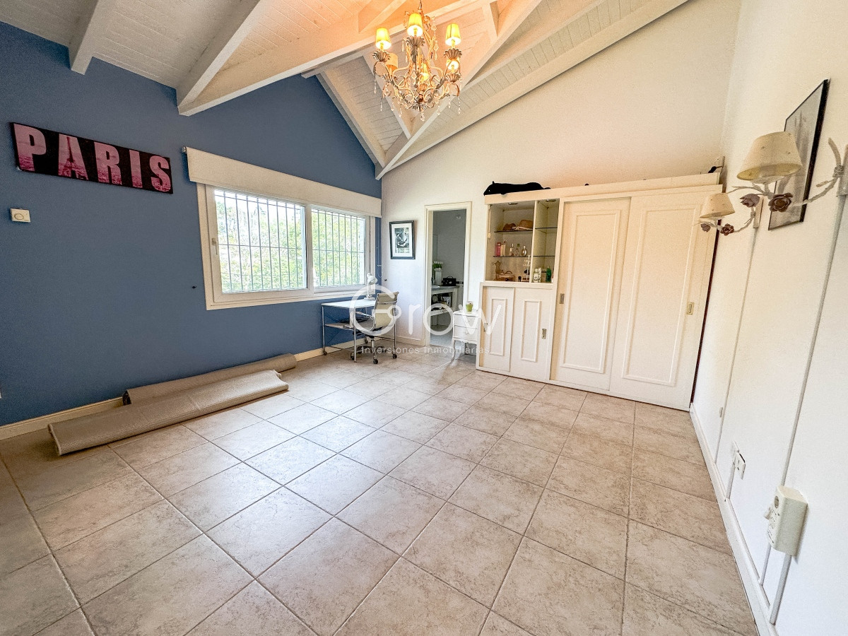 Casa ID.1744 - Residencia en Rincón del Indio, 5 dormitorios más dependencia