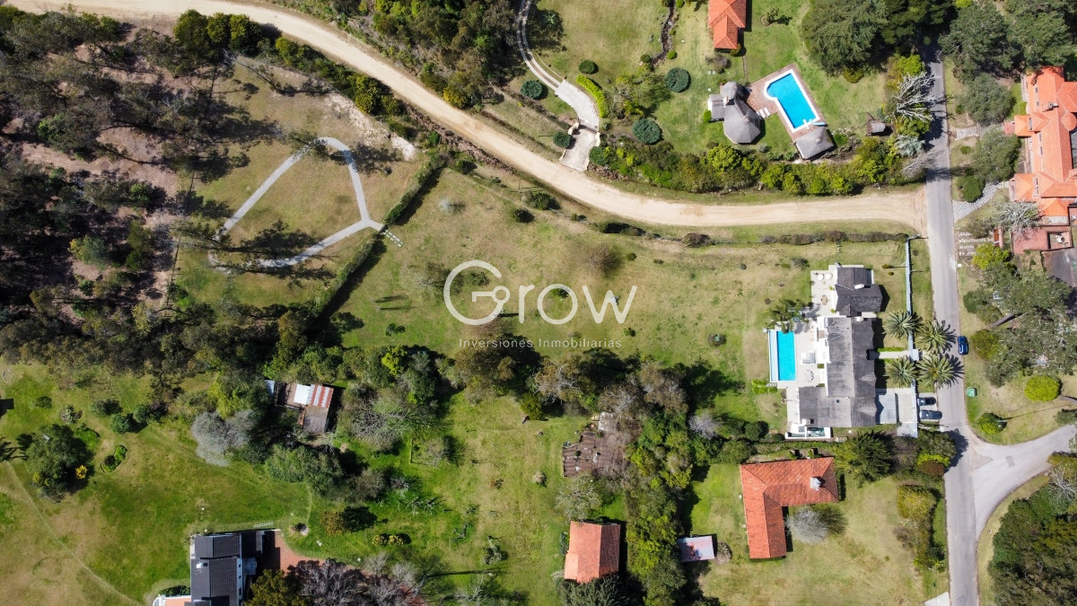 Casa ID.1744 - Residencia en Rincón del Indio, 5 dormitorios más dependencia