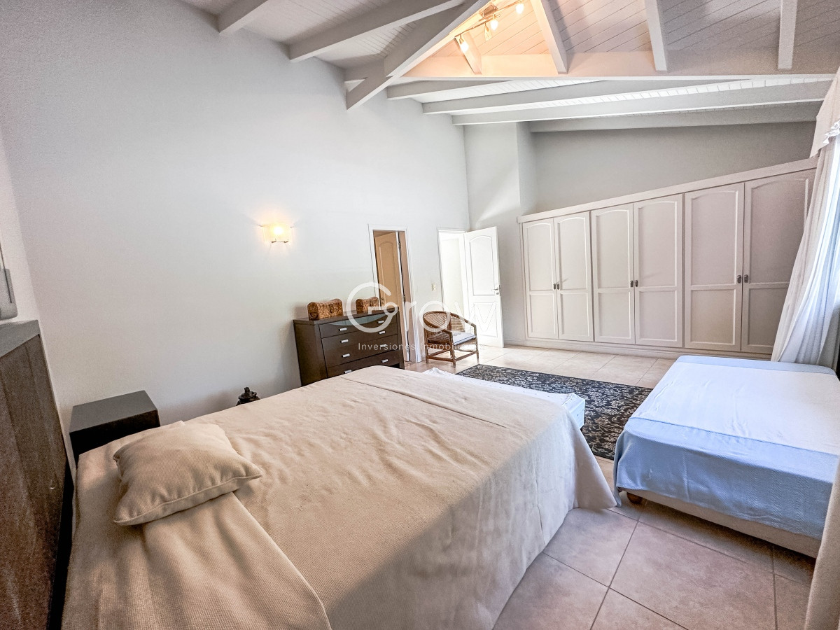 Casa ID.1744 - Residencia en Rincón del Indio, 5 dormitorios más dependencia