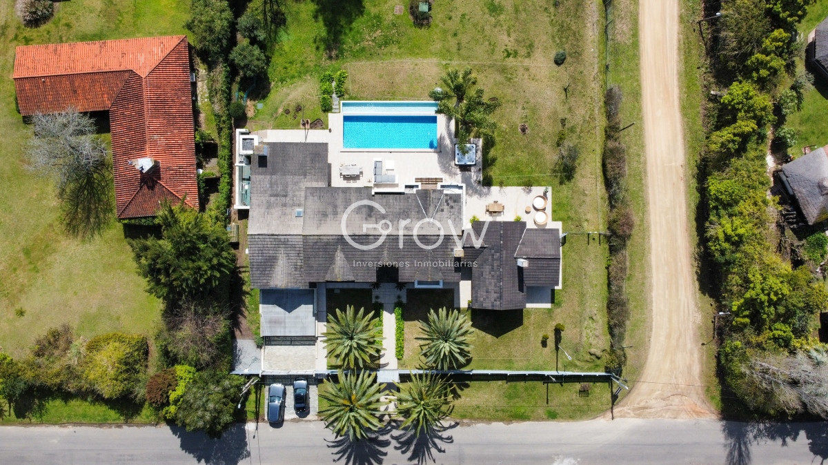 Casa ID.1744 - Residencia en Rincón del Indio, 5 dormitorios más dependencia