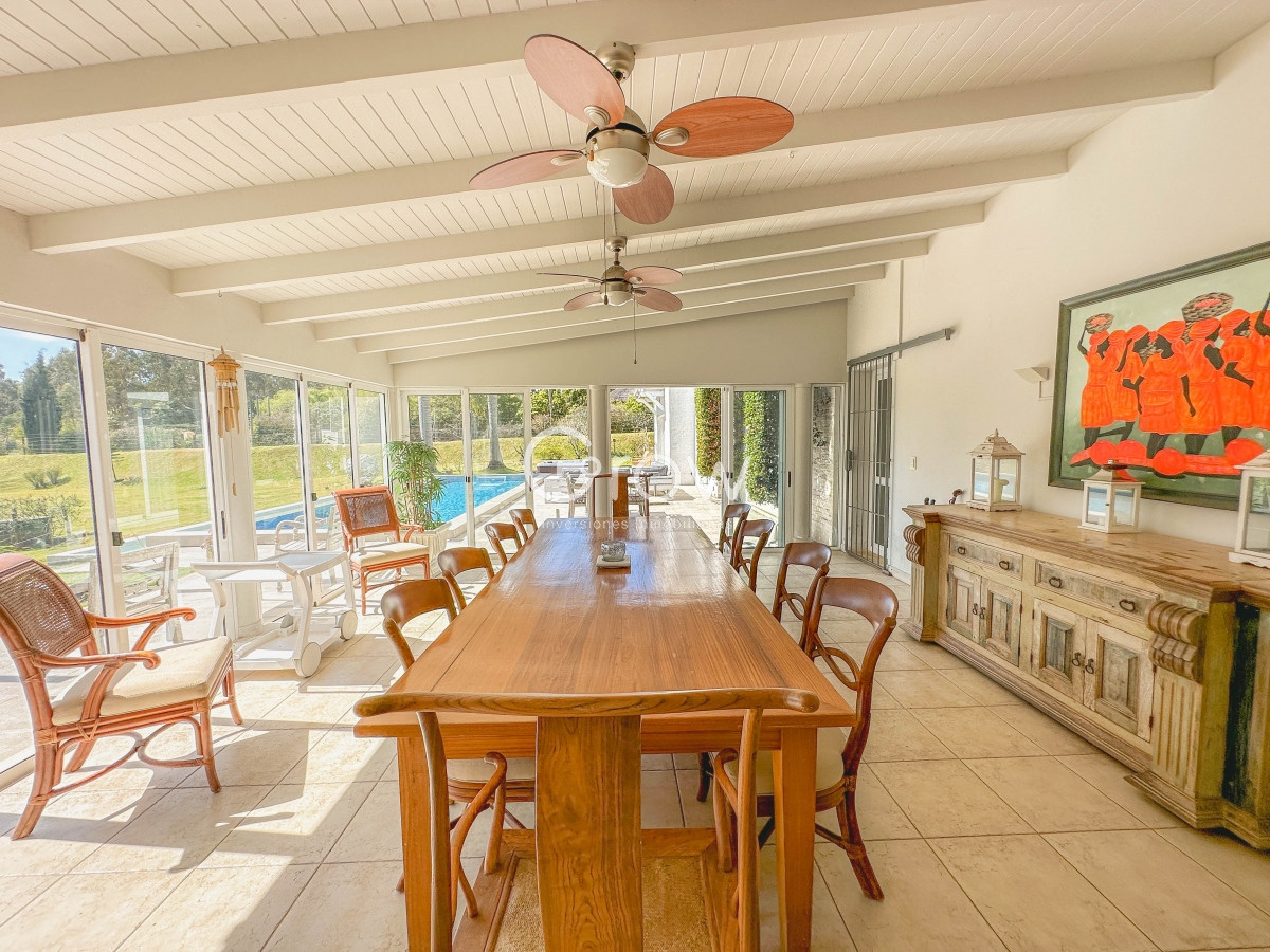 Casa ID.1744 - Residencia en Rincón del Indio, 5 dormitorios más dependencia