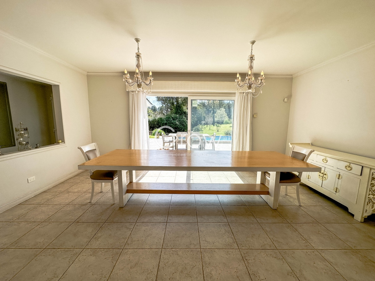 Casa ID.1744 - Residencia en Rincón del Indio, 5 dormitorios más dependencia