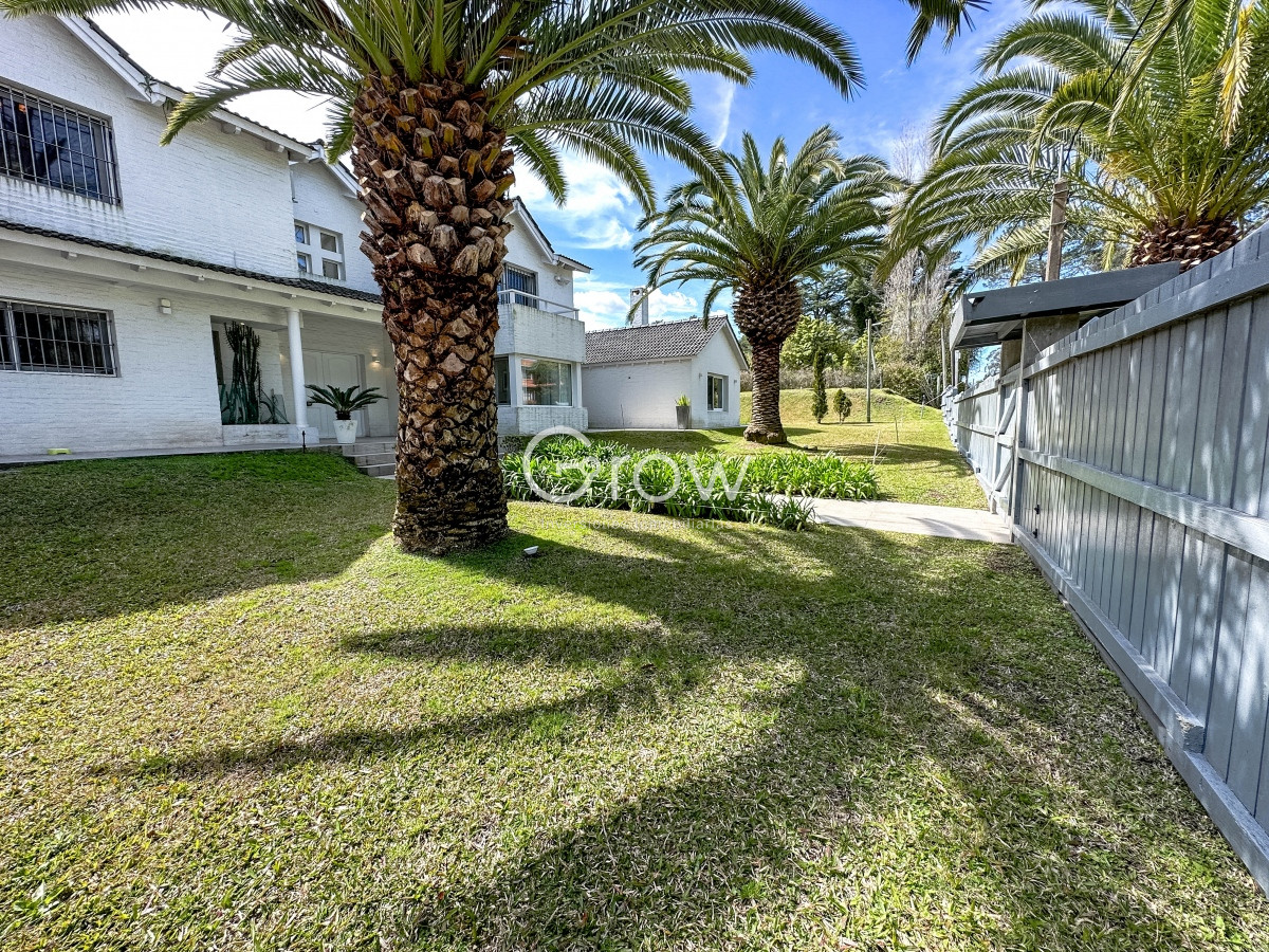 Casa ID.1744 - Residencia en Rincón del Indio, 5 dormitorios más dependencia