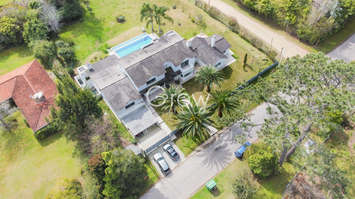 Casa ID.1744 - Residencia en Rincón del Indio, 5 dormitorios más dependencia