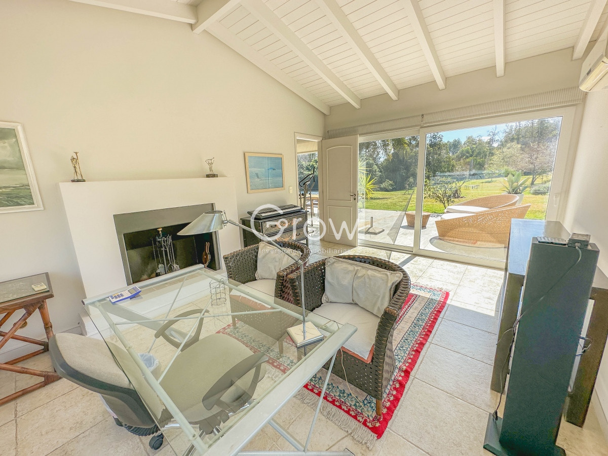 Casa ID.1744 - Residencia en Rincón del Indio, 5 dormitorios más dependencia