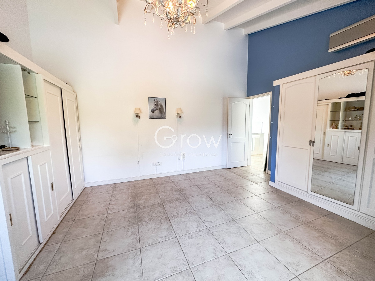 Casa ID.1744 - Residencia en Rincón del Indio, 5 dormitorios más dependencia