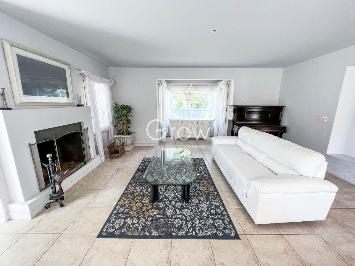 Casa ID.1744 - Residencia en Rincón del Indio, 5 dormitorios más dependencia