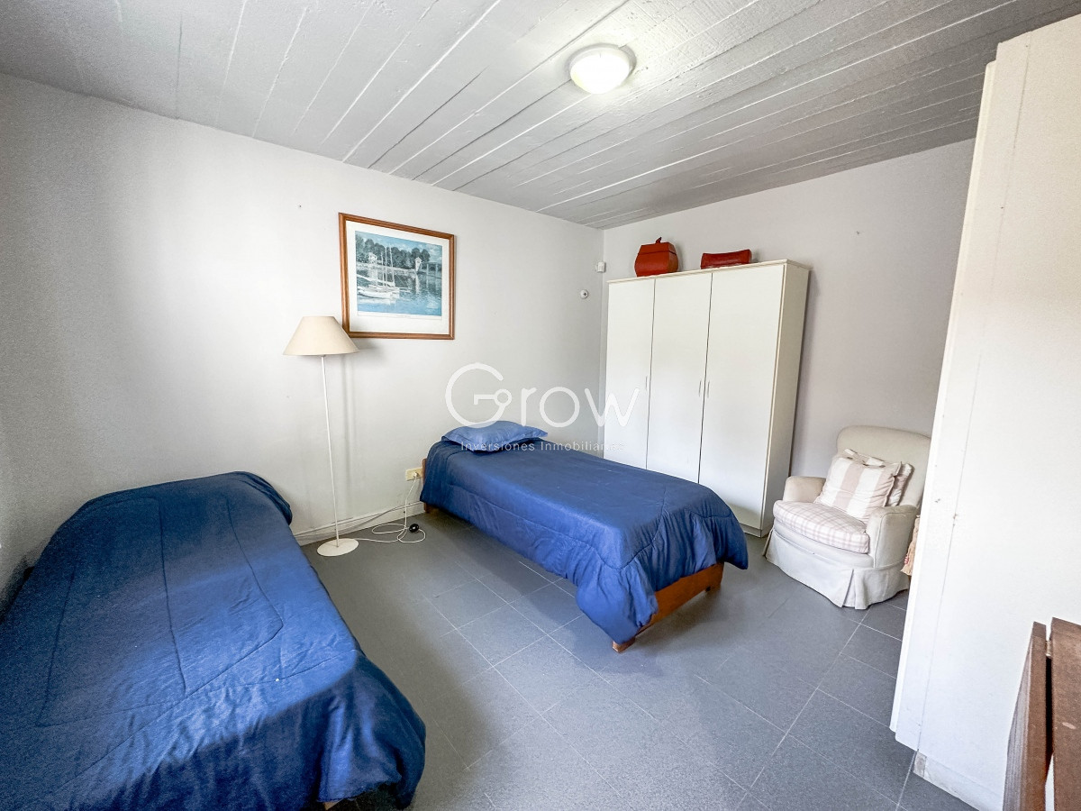Casa ID.1744 - Residencia en Rincón del Indio, 5 dormitorios más dependencia