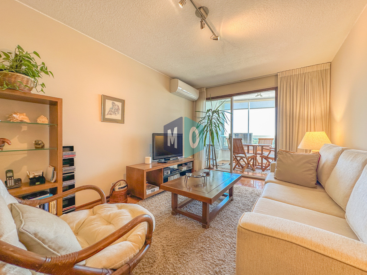 Apartamento ID.1092 - Apartamento en Roosevelt, piso alto, 2 dormitorios más dependencia