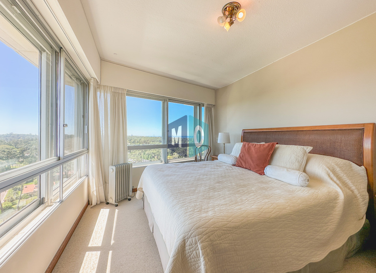 Apartamento ID.1092 - Apartamento en Roosevelt, piso alto, 2 dormitorios más dependencia