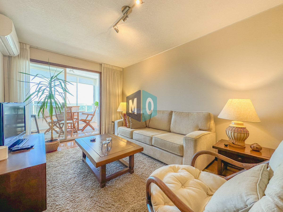 Apartamento ID.1092 - Apartamento en Roosevelt, piso alto, 2 dormitorios más dependencia