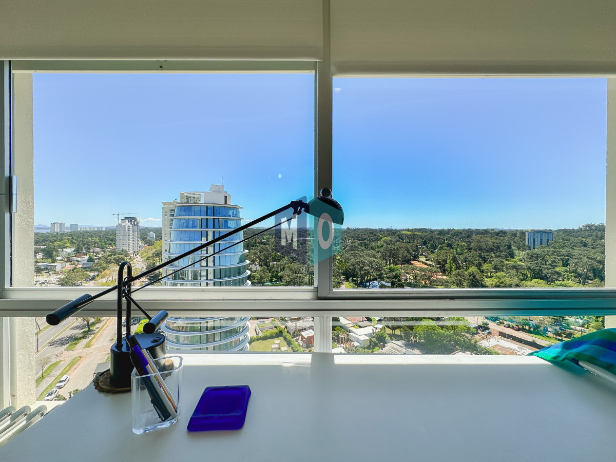 Apartamento ID.1092 - Apartamento en Roosevelt, piso alto, 2 dormitorios más dependencia