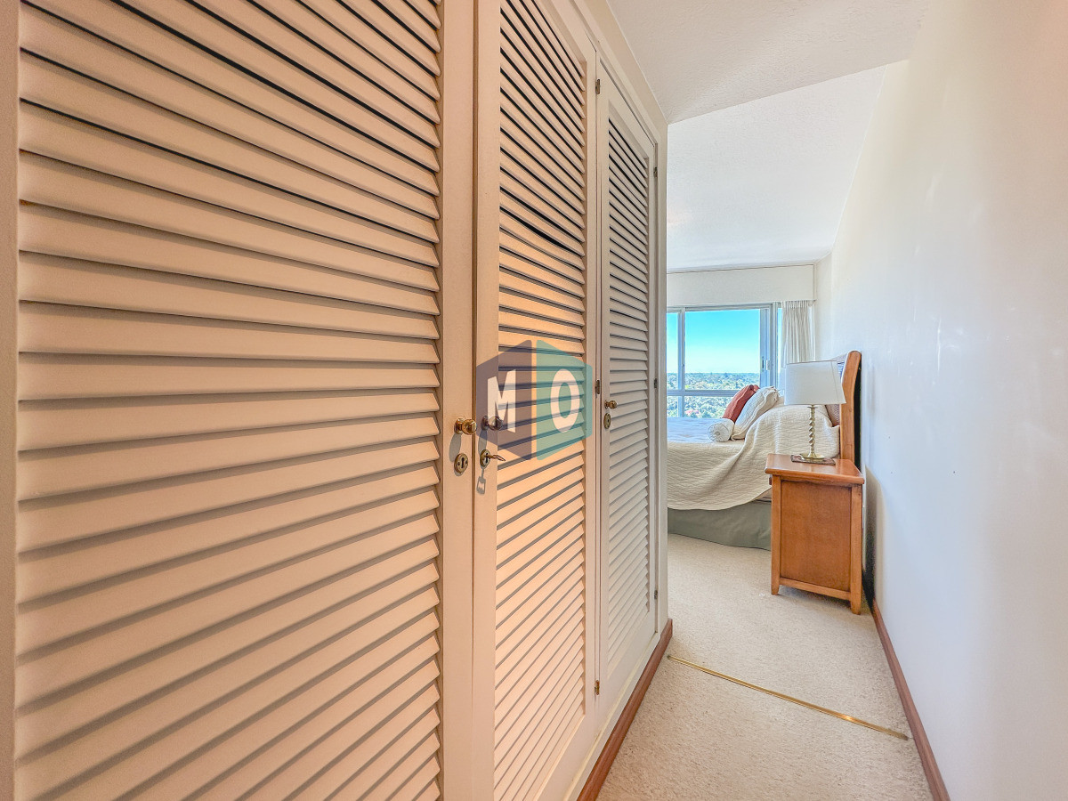 Apartamento ID.1092 - Apartamento en Roosevelt, piso alto, 2 dormitorios más dependencia