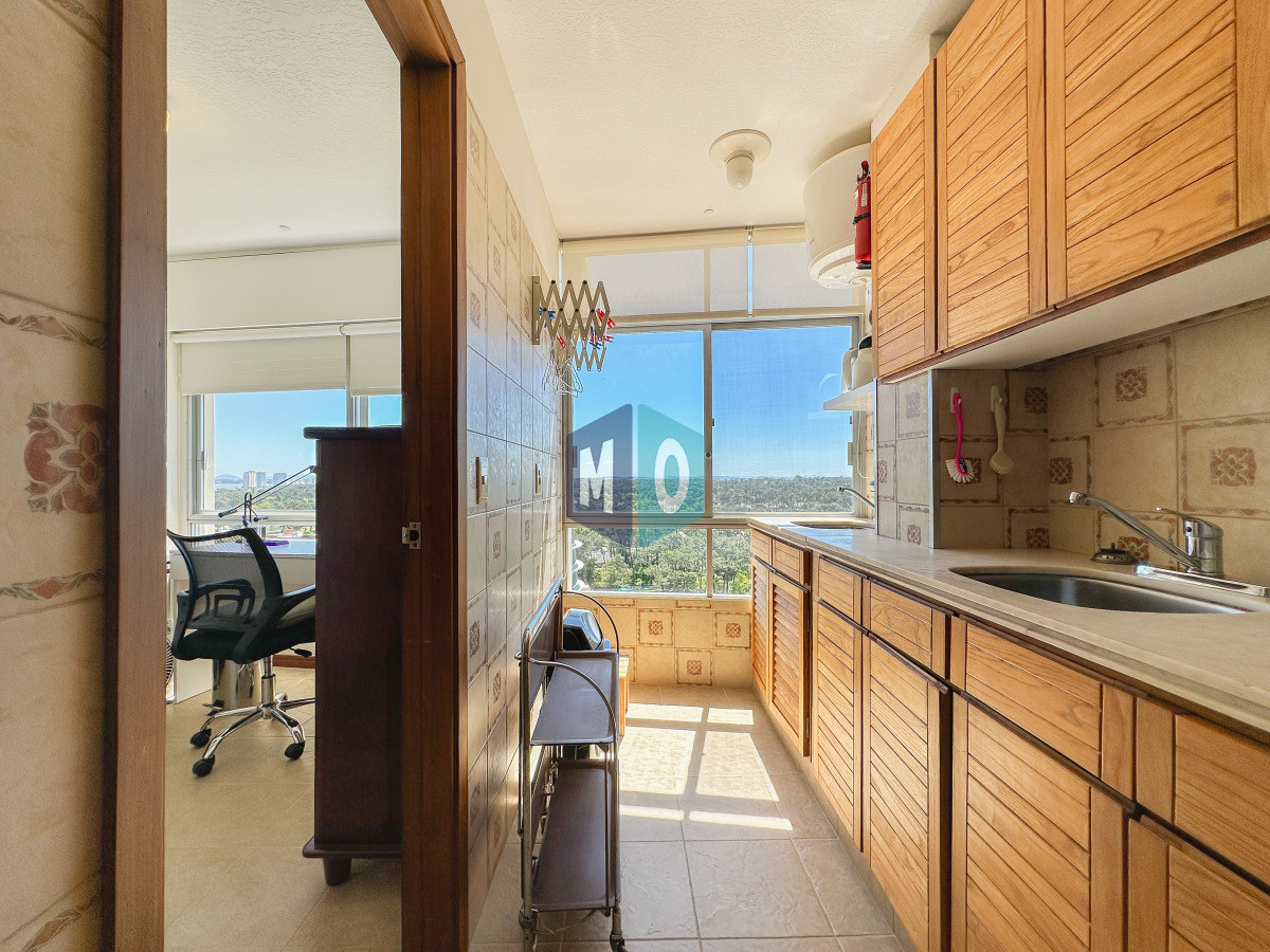 Apartamento ID.1092 - Apartamento en Roosevelt, piso alto, 2 dormitorios más dependencia