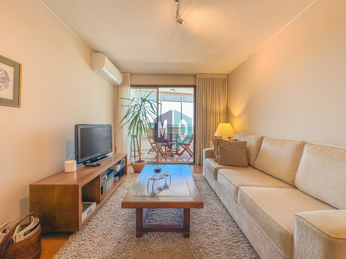 Apartamento ID.1092 - Apartamento en Roosevelt, piso alto, 2 dormitorios más dependencia