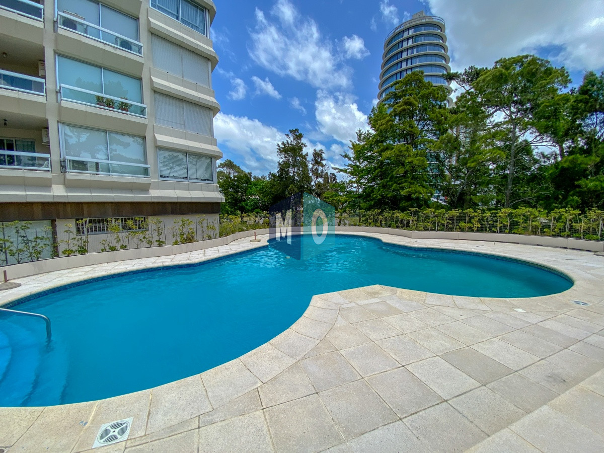 Apartamento ID.1092 - Apartamento en Roosevelt, piso alto, 2 dormitorios más dependencia