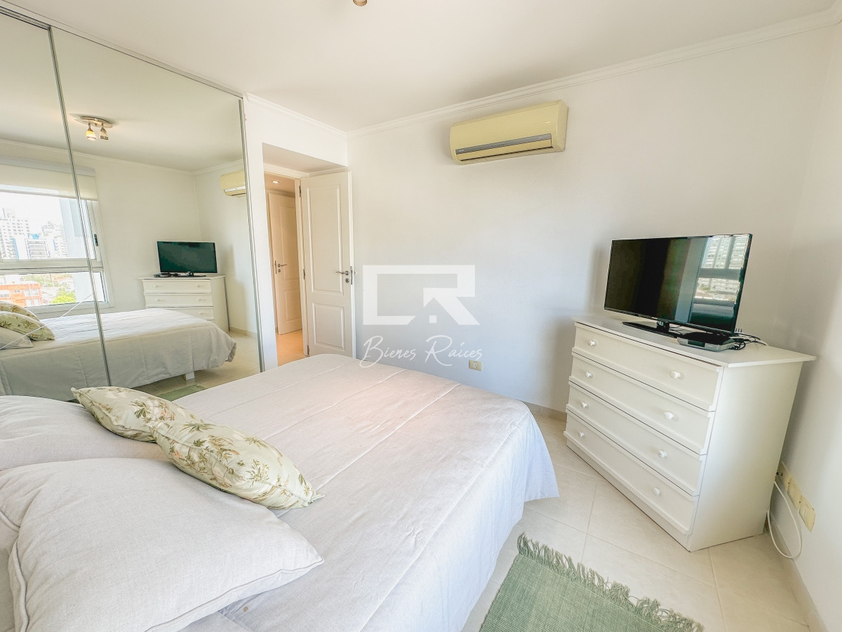 Apartamento ID.638 - Mansa, apartamento de 3 dormitorios más dependencia con parrillero