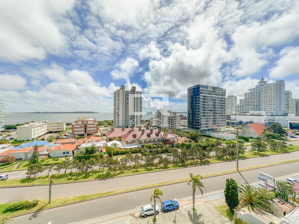 Apartamento ID.638 - Mansa, apartamento de 3 dormitorios más dependencia con parrillero