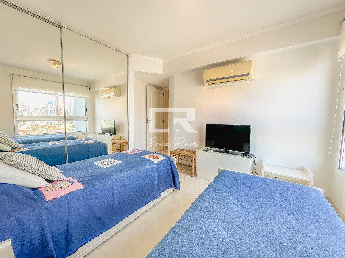 Apartamento ID.638 - Mansa, apartamento de 3 dormitorios más dependencia con parrillero