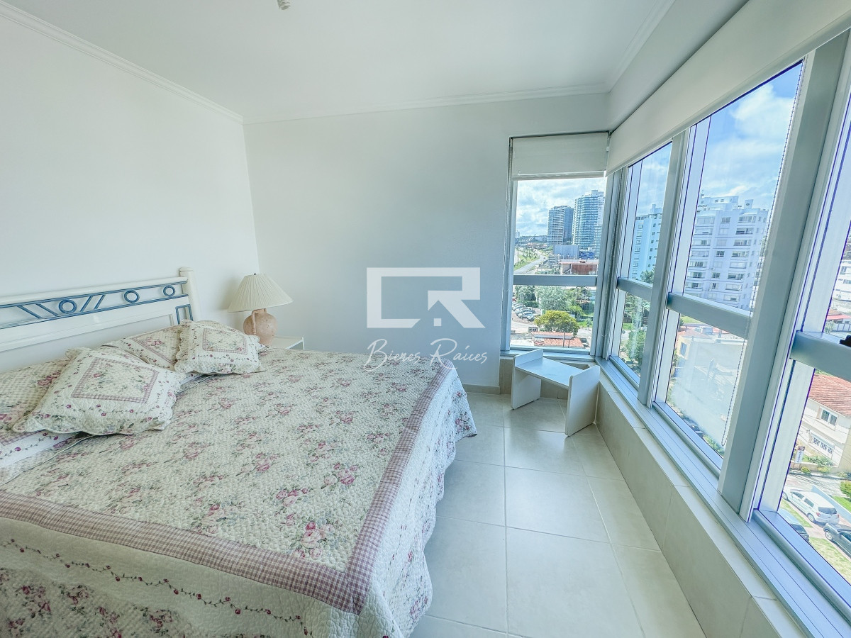 Apartamento ID.638 - Mansa, apartamento de 3 dormitorios más dependencia con parrillero