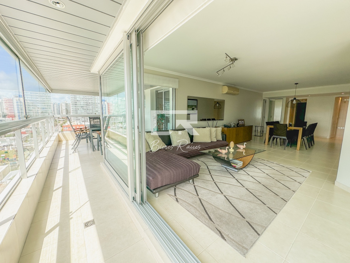Apartamento ID.638 - Mansa, apartamento de 3 dormitorios más dependencia con parrillero