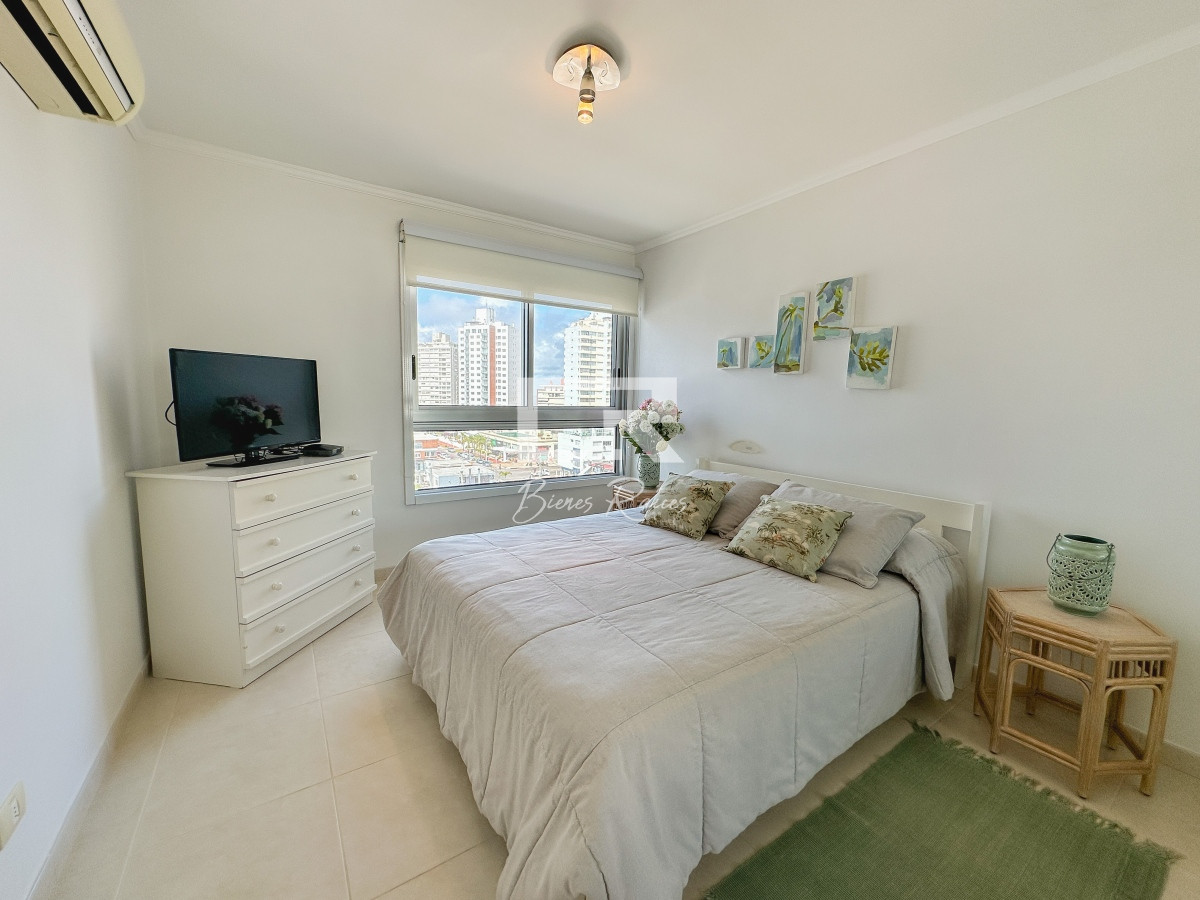 Apartamento ID.638 - Mansa, apartamento de 3 dormitorios más dependencia con parrillero