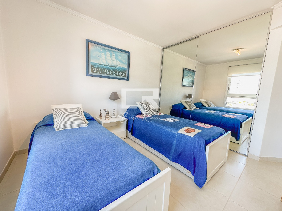 Apartamento ID.638 - Mansa, apartamento de 3 dormitorios más dependencia con parrillero