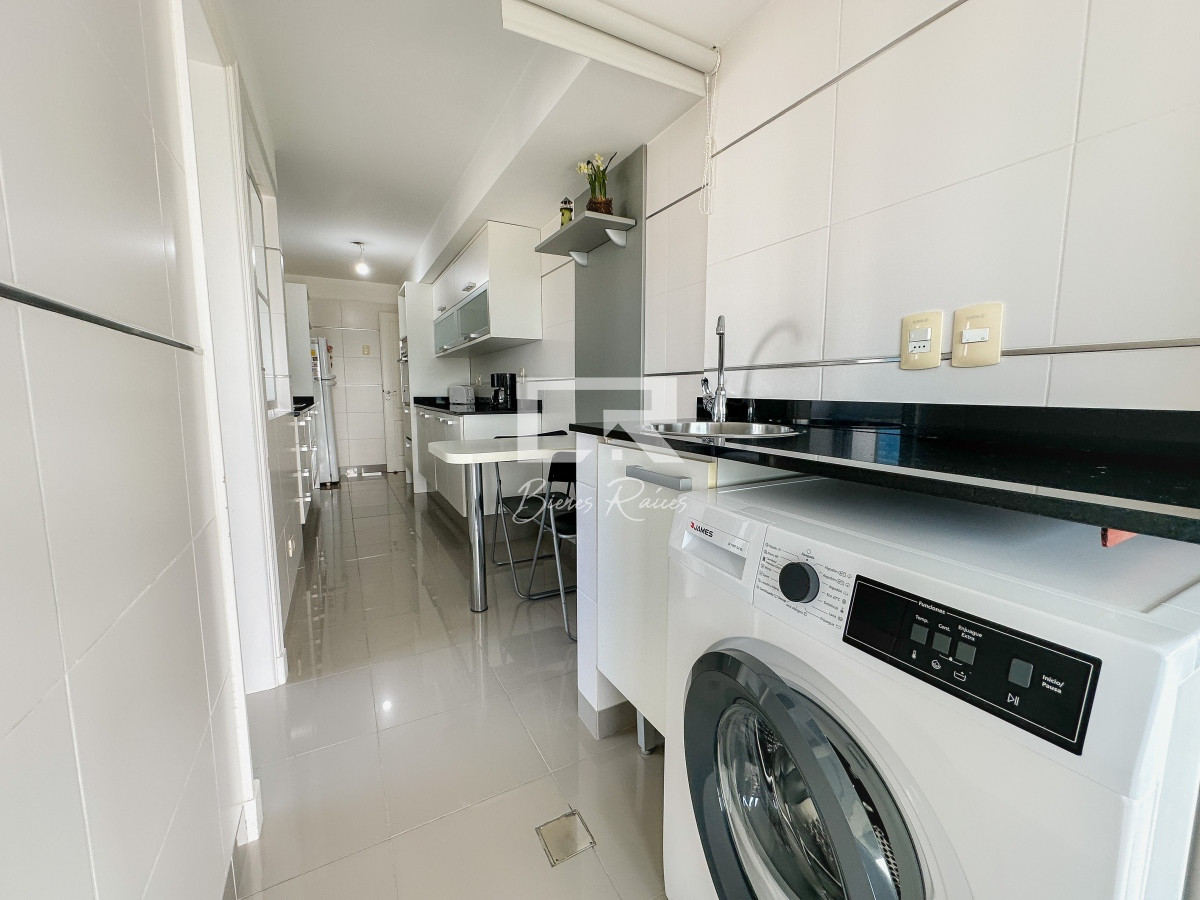 Apartamento ID.638 - Mansa, apartamento de 3 dormitorios más dependencia con parrillero