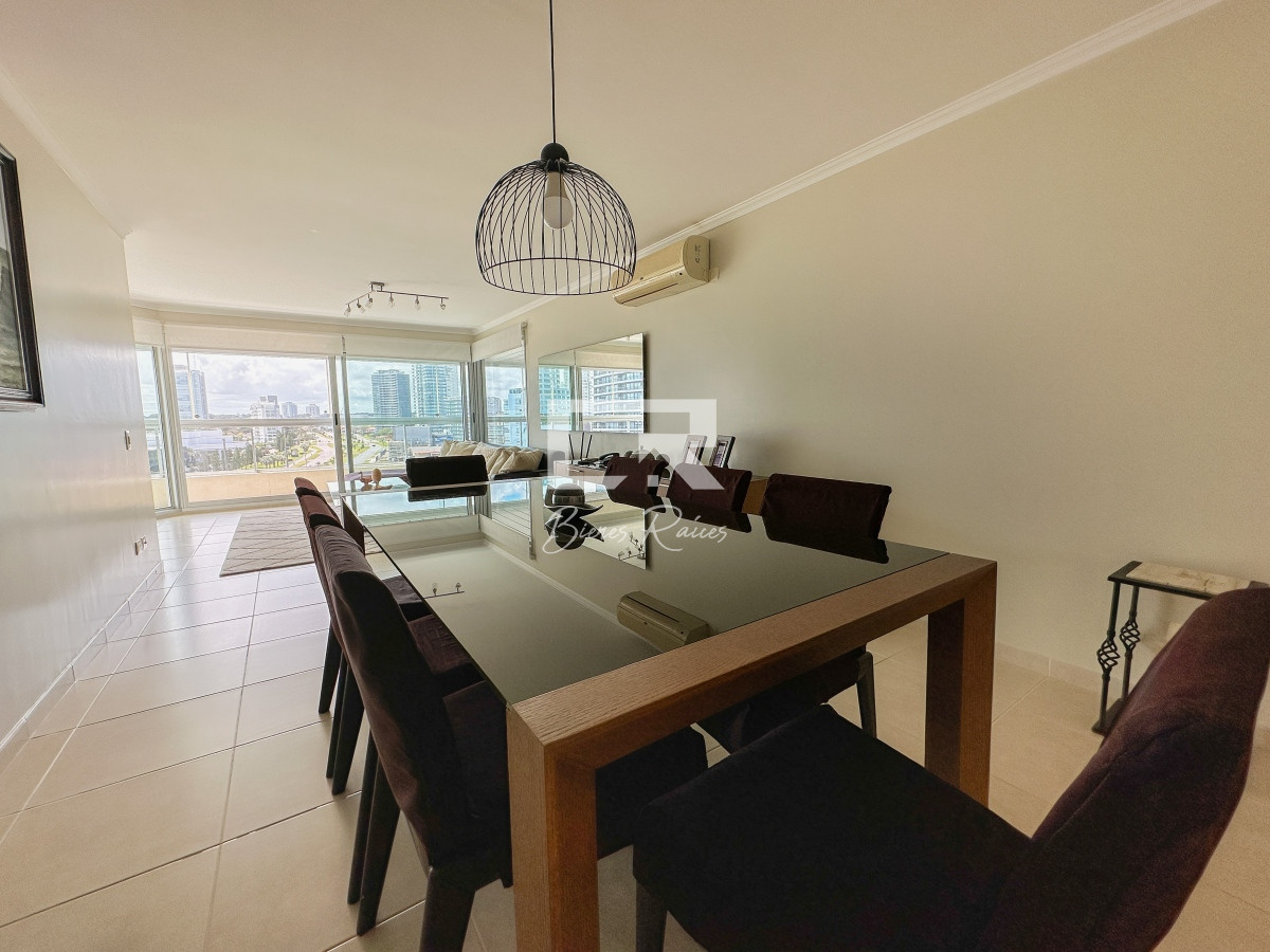 Apartamento ID.638 - Mansa, apartamento de 3 dormitorios más dependencia con parrillero