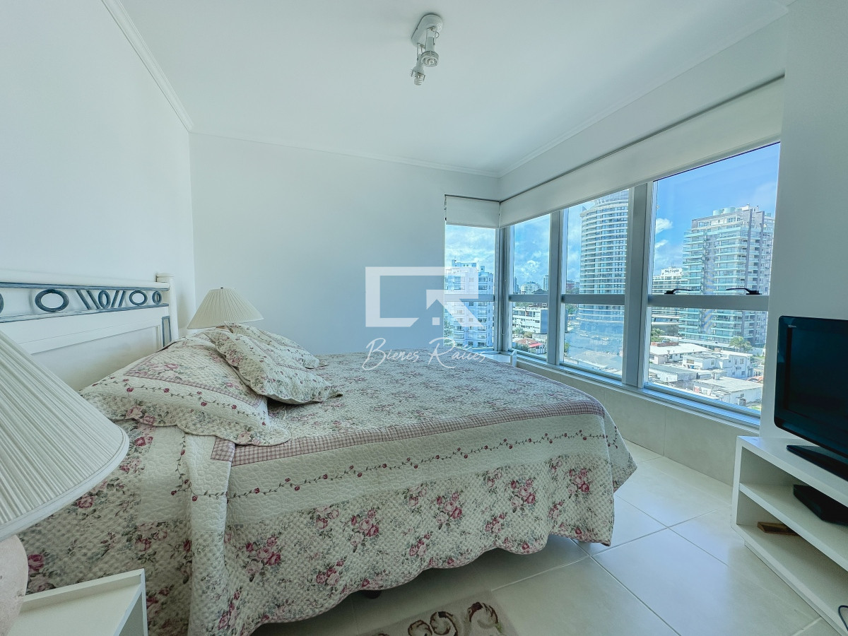 Apartamento ID.638 - Mansa, apartamento de 3 dormitorios más dependencia con parrillero