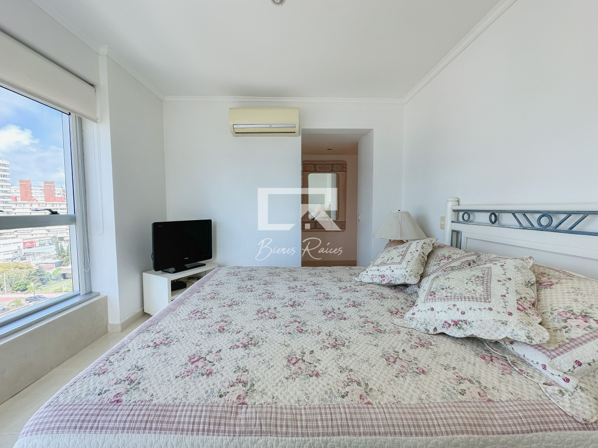 Apartamento ID.638 - Mansa, apartamento de 3 dormitorios más dependencia con parrillero