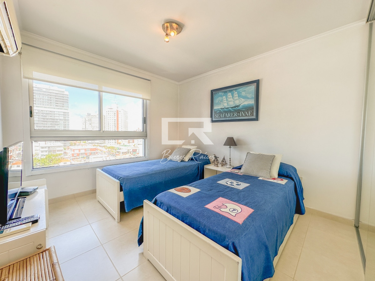 Apartamento ID.638 - Mansa, apartamento de 3 dormitorios más dependencia con parrillero