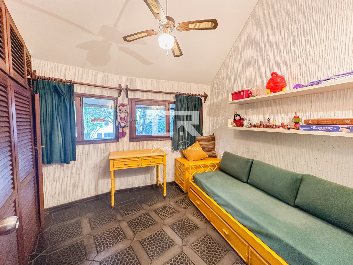 Casa ID.661 - Hermosa casa en Lugano, 4 dormitorios más dependencia