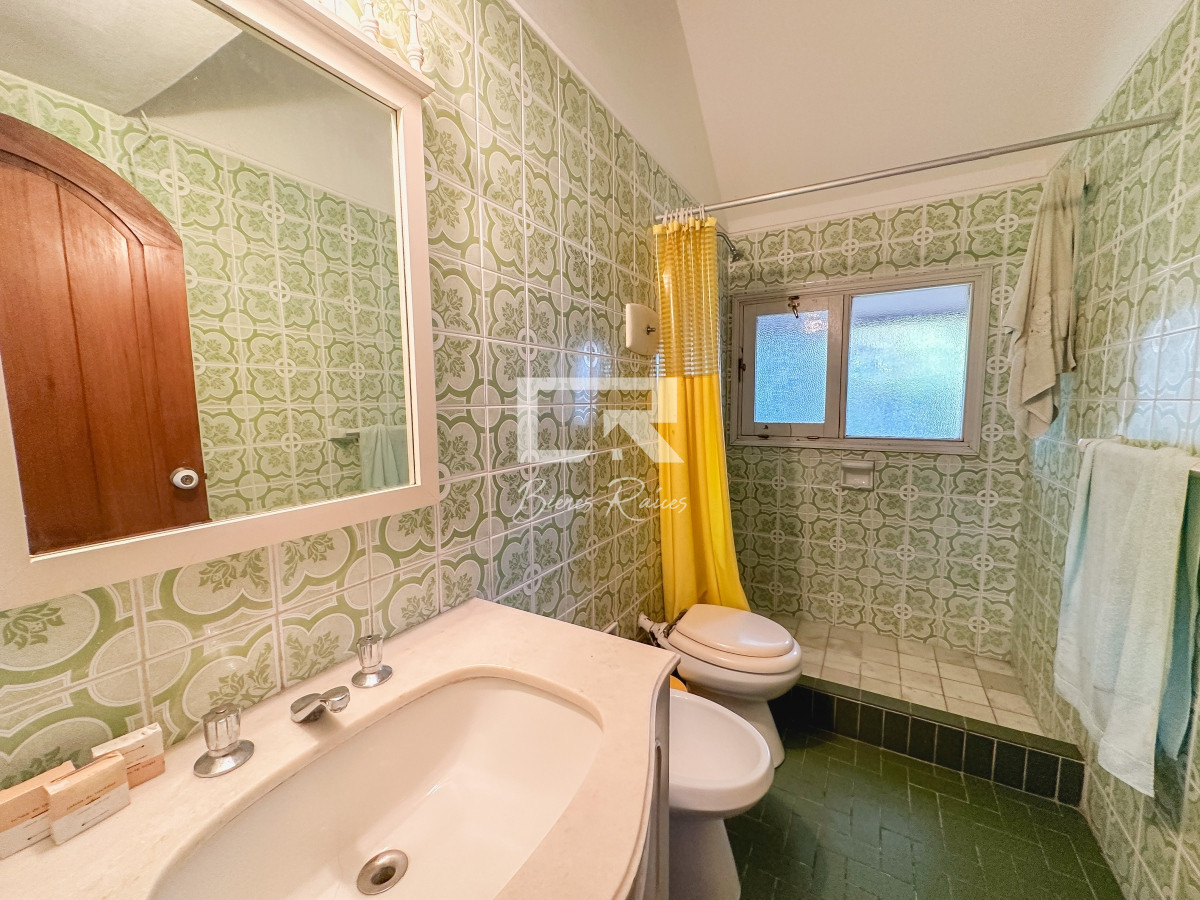 Casa ID.661 - Hermosa casa en Lugano, 4 dormitorios más dependencia