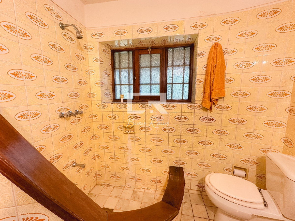 Casa ID.661 - Hermosa casa en Lugano, 4 dormitorios más dependencia