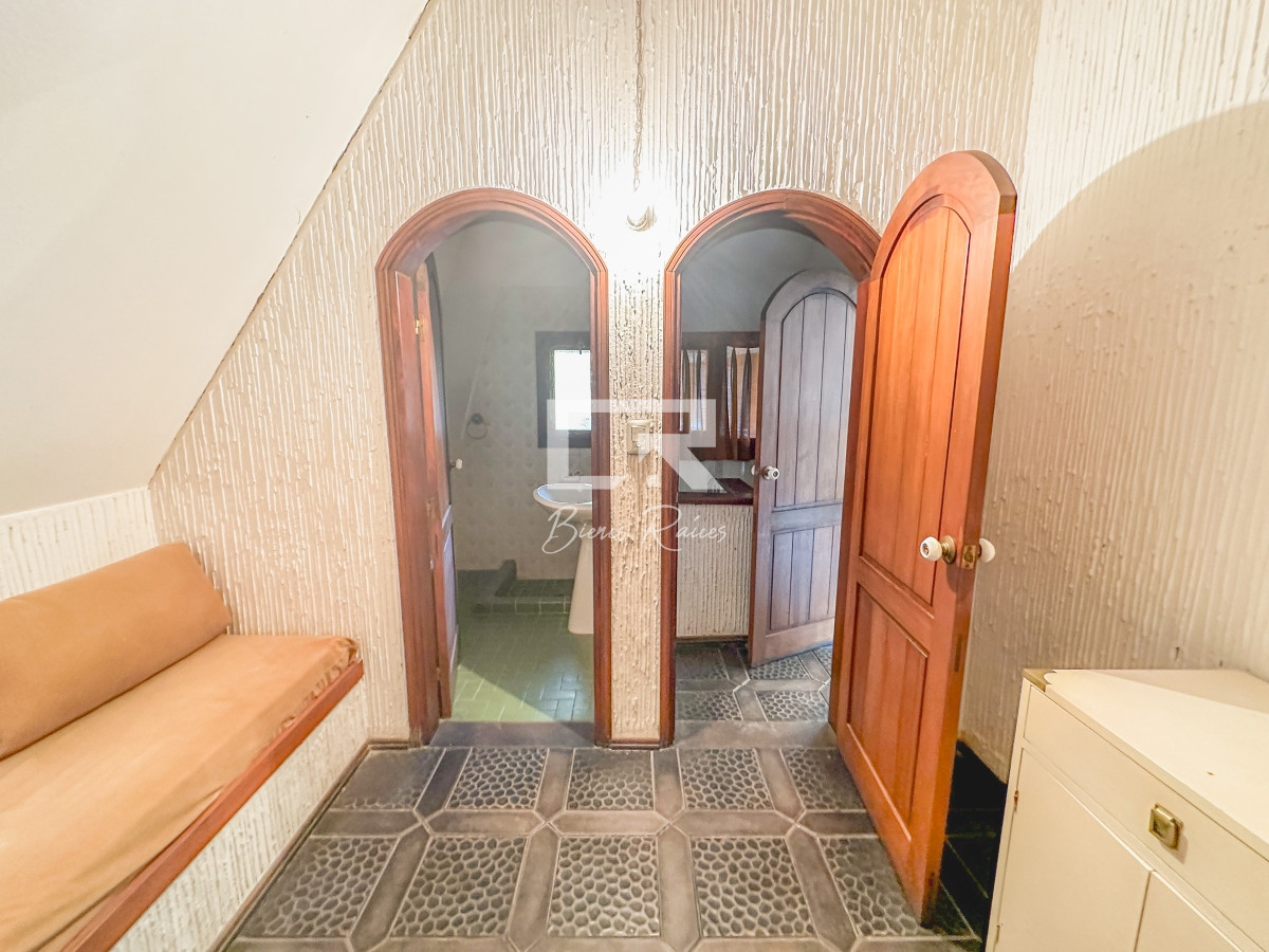 Casa ID.661 - Hermosa casa en Lugano, 4 dormitorios más dependencia