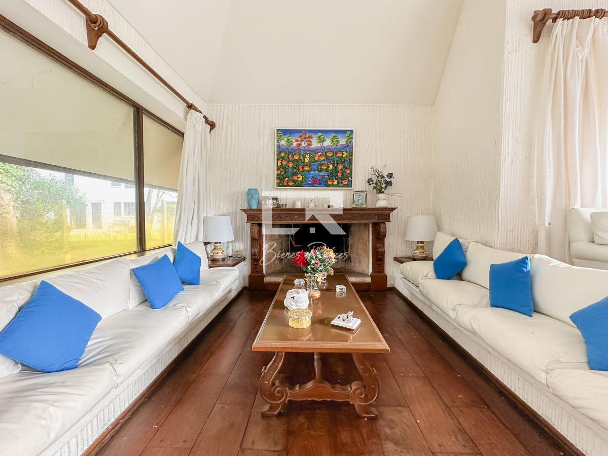 Casa ID.661 - Hermosa casa en Lugano, 4 dormitorios más dependencia