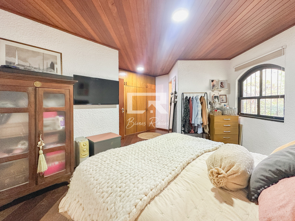 Casa ID.881 - Casa en Pinares, 3 dormitorios más dependencia