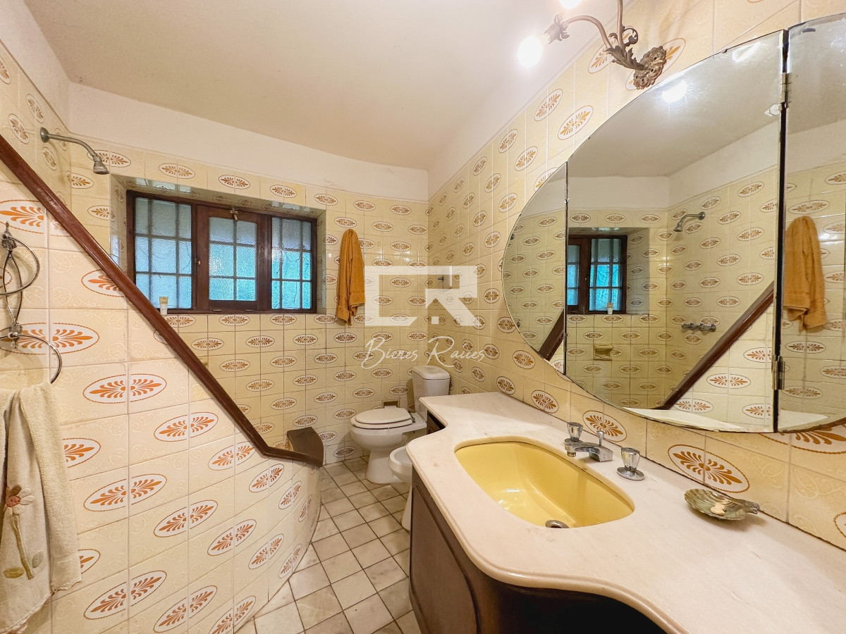 Casa ID.661 - Hermosa casa en Lugano, 4 dormitorios más dependencia