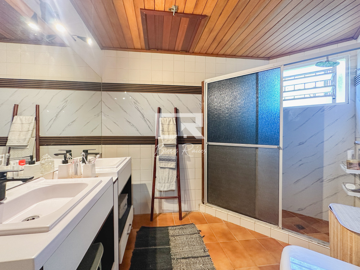 Casa ID.881 - Casa en Pinares, 3 dormitorios más dependencia